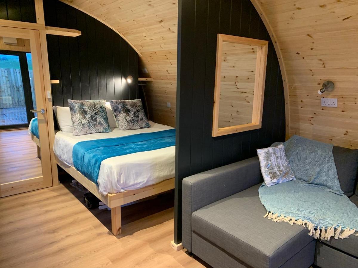 Thistle Pod Farm Stay With Hottub Sleeps 2 Galston  Εξωτερικό φωτογραφία