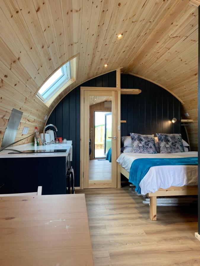 Thistle Pod Farm Stay With Hottub Sleeps 2 Galston  Εξωτερικό φωτογραφία