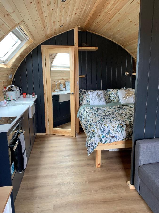 Thistle Pod Farm Stay With Hottub Sleeps 2 Galston  Εξωτερικό φωτογραφία