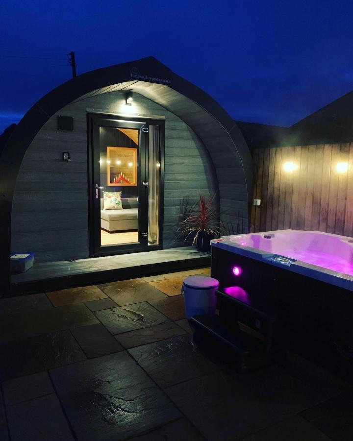 Thistle Pod Farm Stay With Hottub Sleeps 2 Galston  Εξωτερικό φωτογραφία