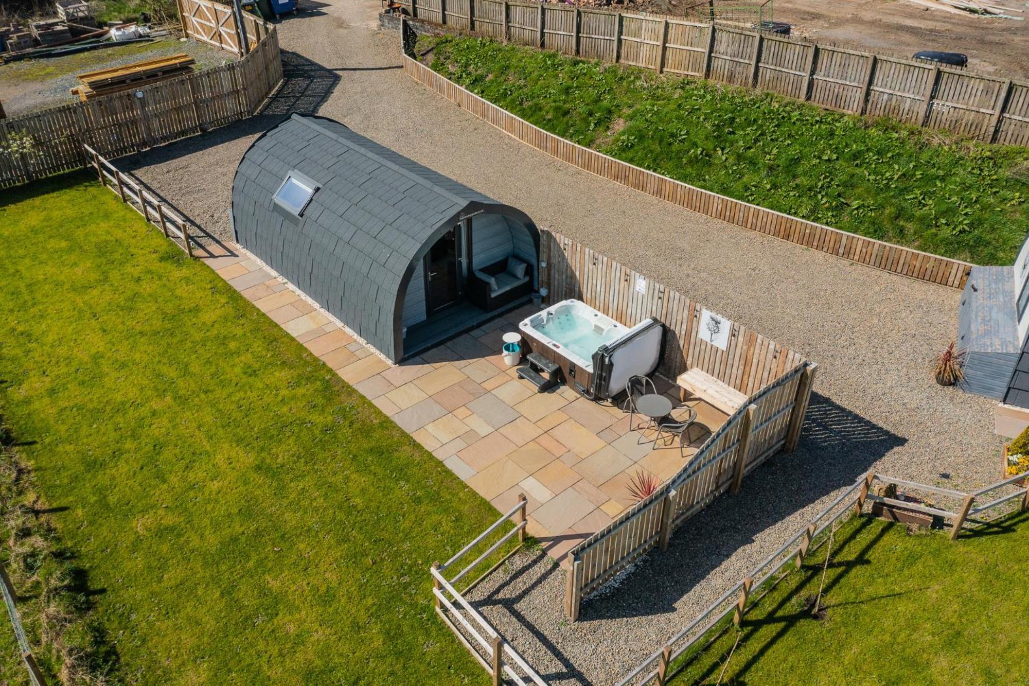 Thistle Pod Farm Stay With Hottub Sleeps 2 Galston  Εξωτερικό φωτογραφία